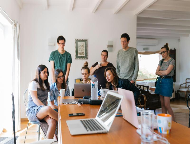 智能排队与呼叫转接：400电话呼叫中心的核心功能